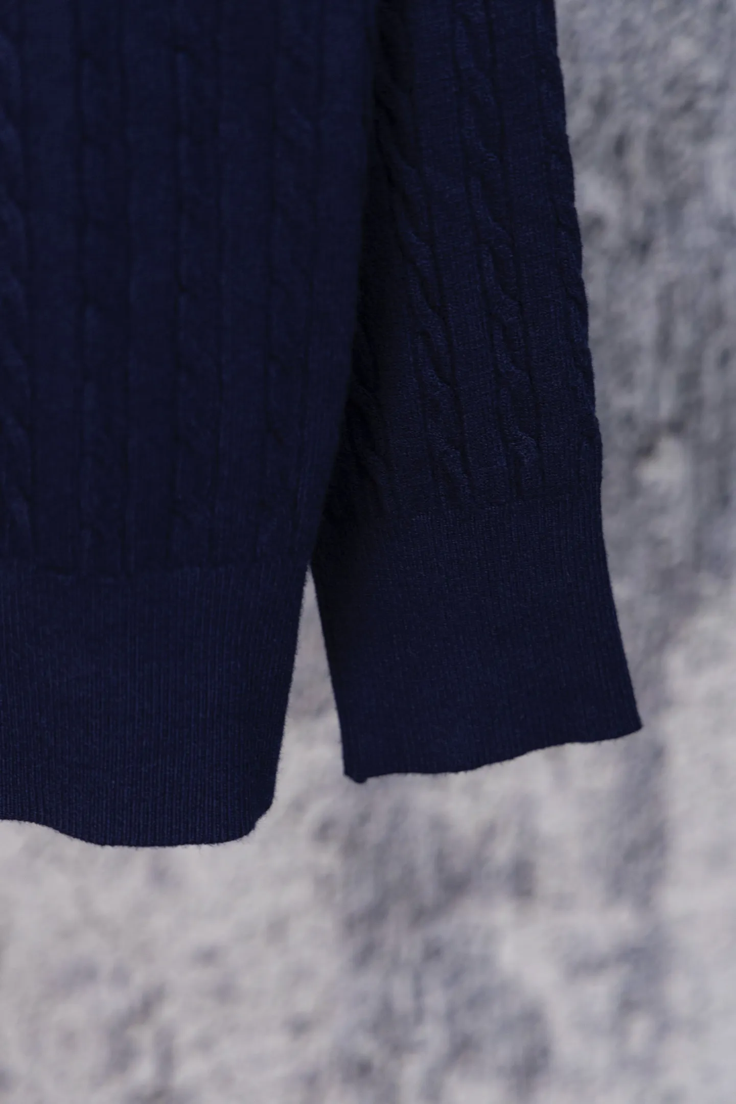 P170 Ralph Lauren Classic Round Neck Solid Color Pony Embroidered Logo Knitted Cardigan Long Sleeve Ralph Lauren Classic Basic Versatile Twist Knitted Cardigan Long Sleeve Main supply platform live broadcast Wholesale entity Replenish when out of stock Not removed from the shelves Quality 1:1 patterning Complete three standards Correct version of pony logo Imported quality cotton yarn Focus on high-end Cost-effective Good quality Needless to say Zhao Lusi's same style is really amazing, so sweet I'm so beautiful. This cardigan is really good-looking. It's simple and easy to wear. It's a must-have for goddess ootd. Good-looking clothes are never picky. A must-have in the wardrobe of goddesses. Size: S-XL. Color: black, apricot, gray, navy, red, white.